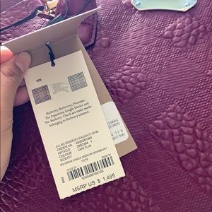 Burberry Bags - NWT BURBERRY GRAINY CHECK LEATHER DEWSBURY TOTE Burberry Bags - NWT BURBERRY GRAINY CHECK LEATHER DEWSBURY TOTE